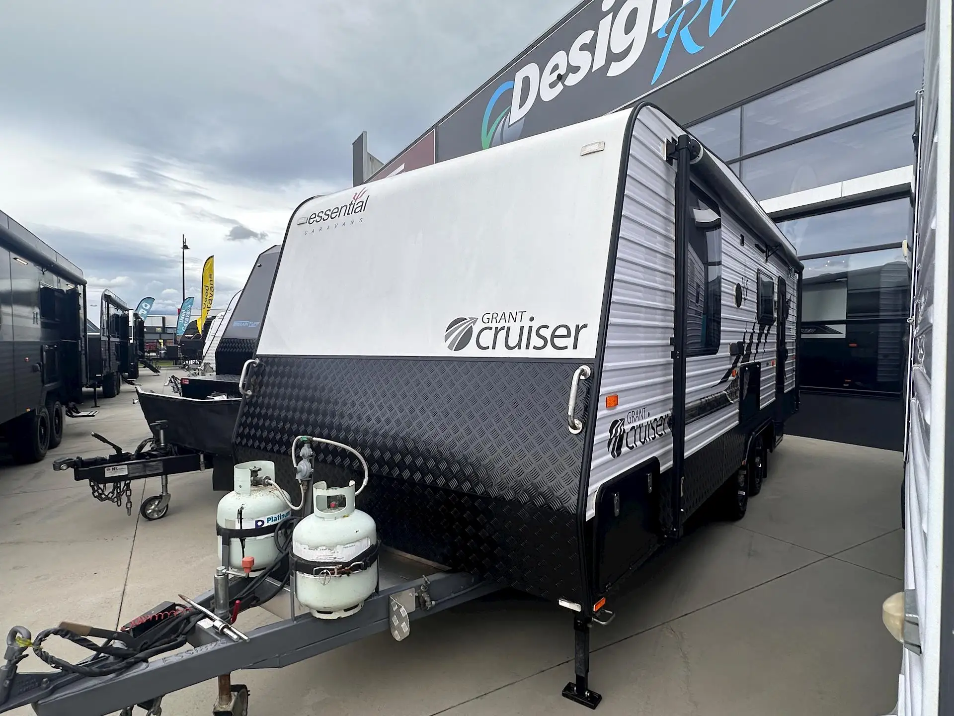 Used 2020 Essential Grant Cruiser V6