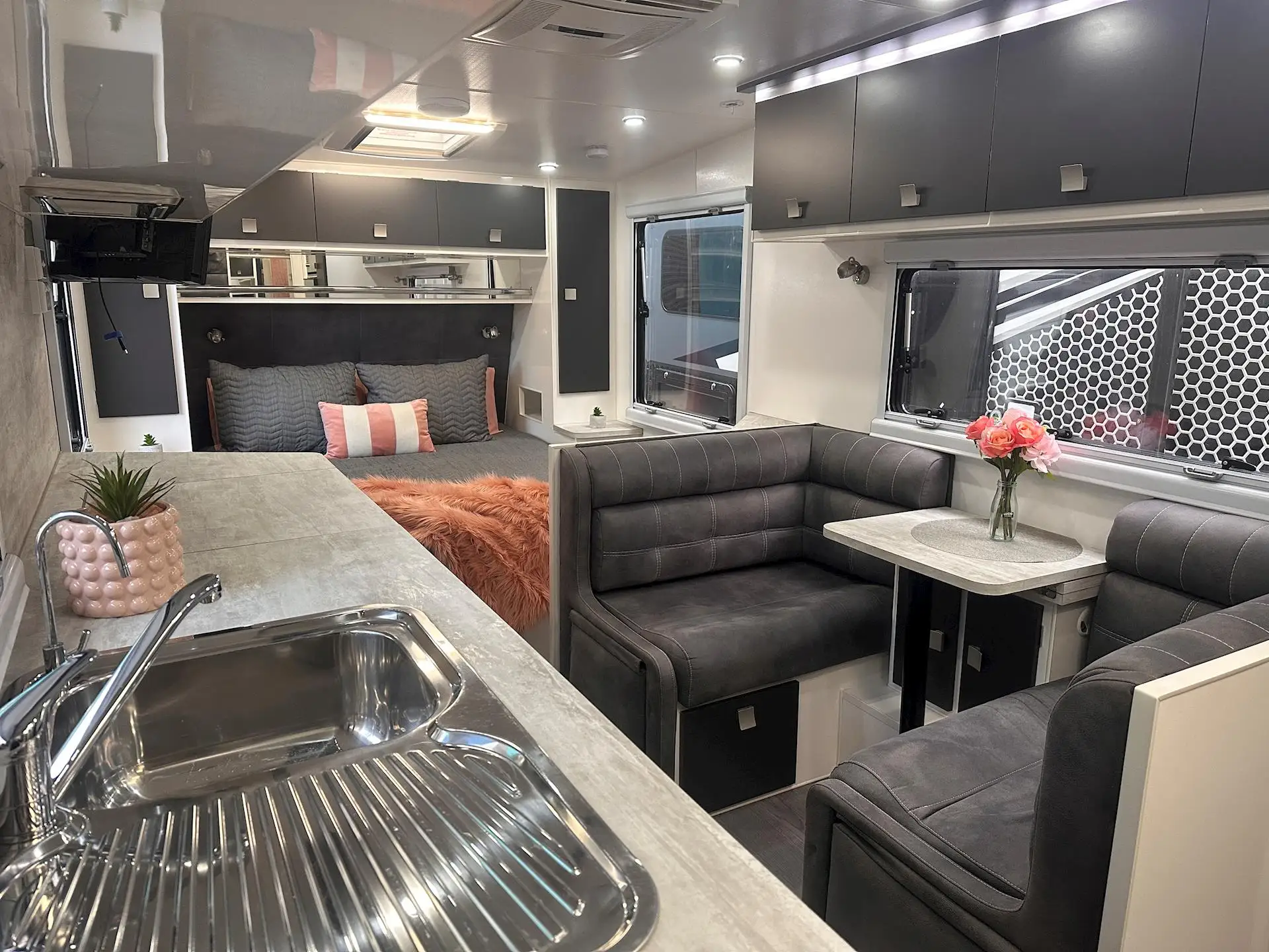 USED 2020 ESSENTIAL CARAVANS GRANT CRUISER V6