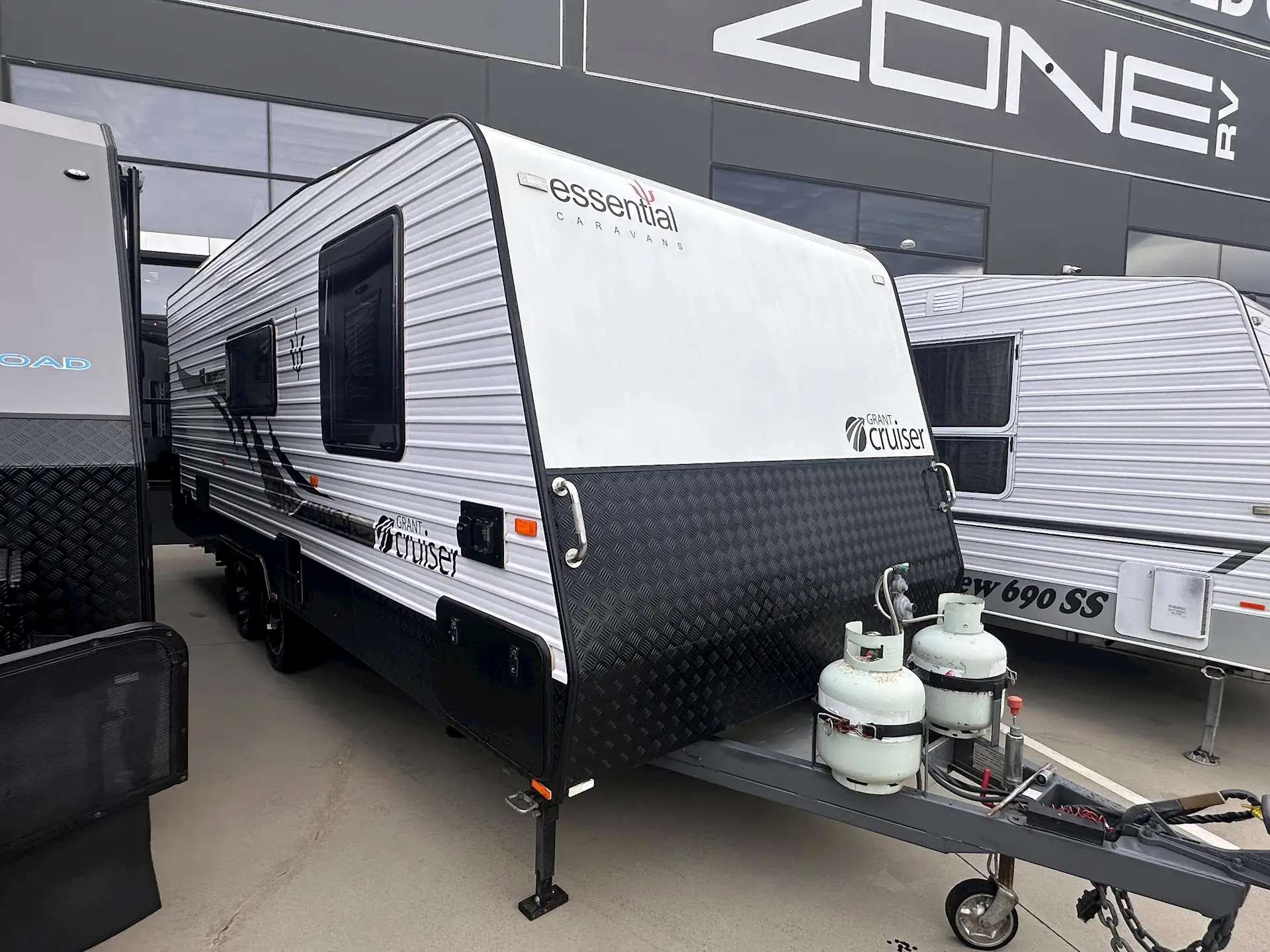 USED 2020 ESSENTIAL CARAVANS GRANT CRUISER V6
