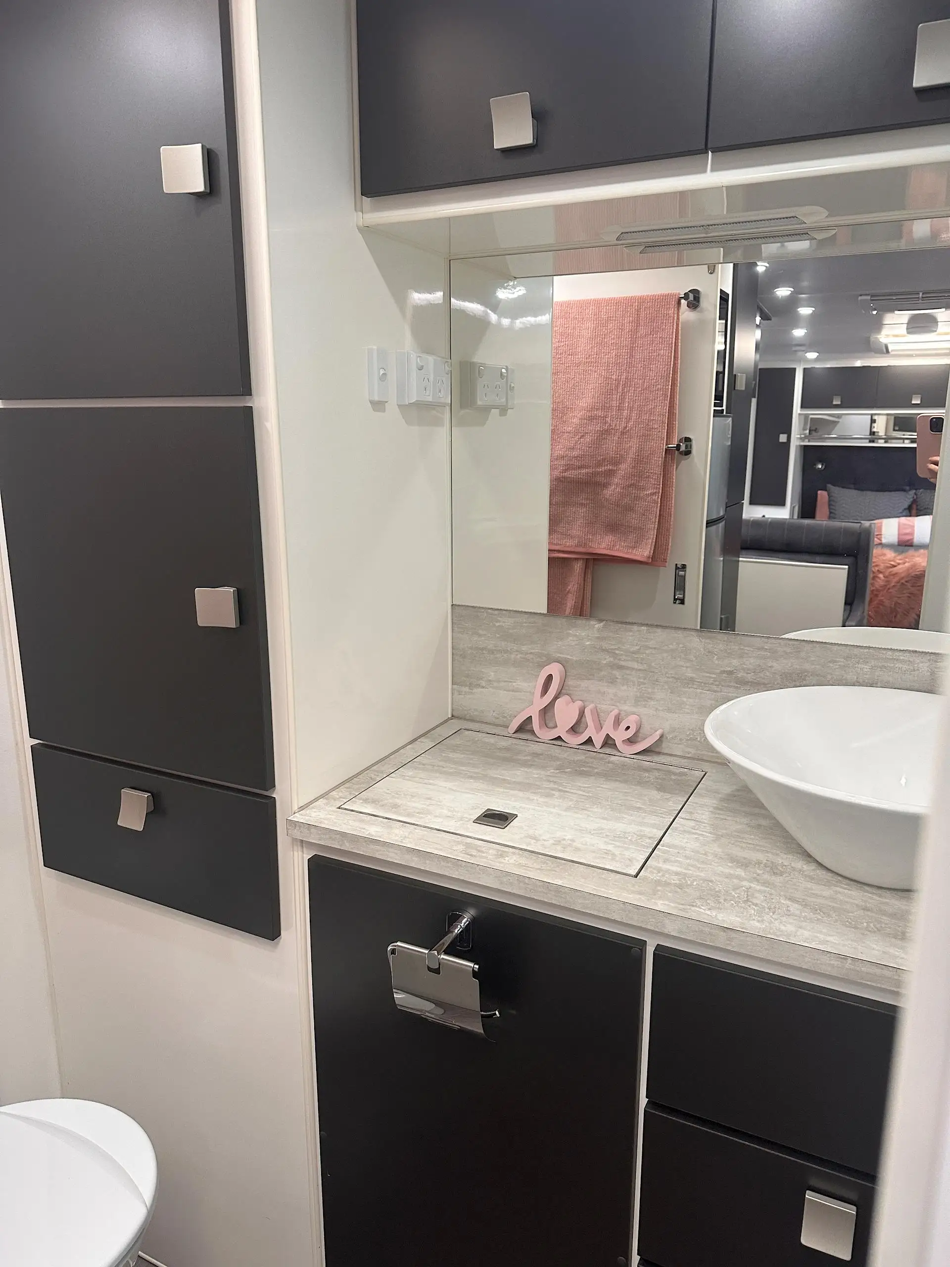 USED 2020 ESSENTIAL CARAVANS GRANT CRUISER V6