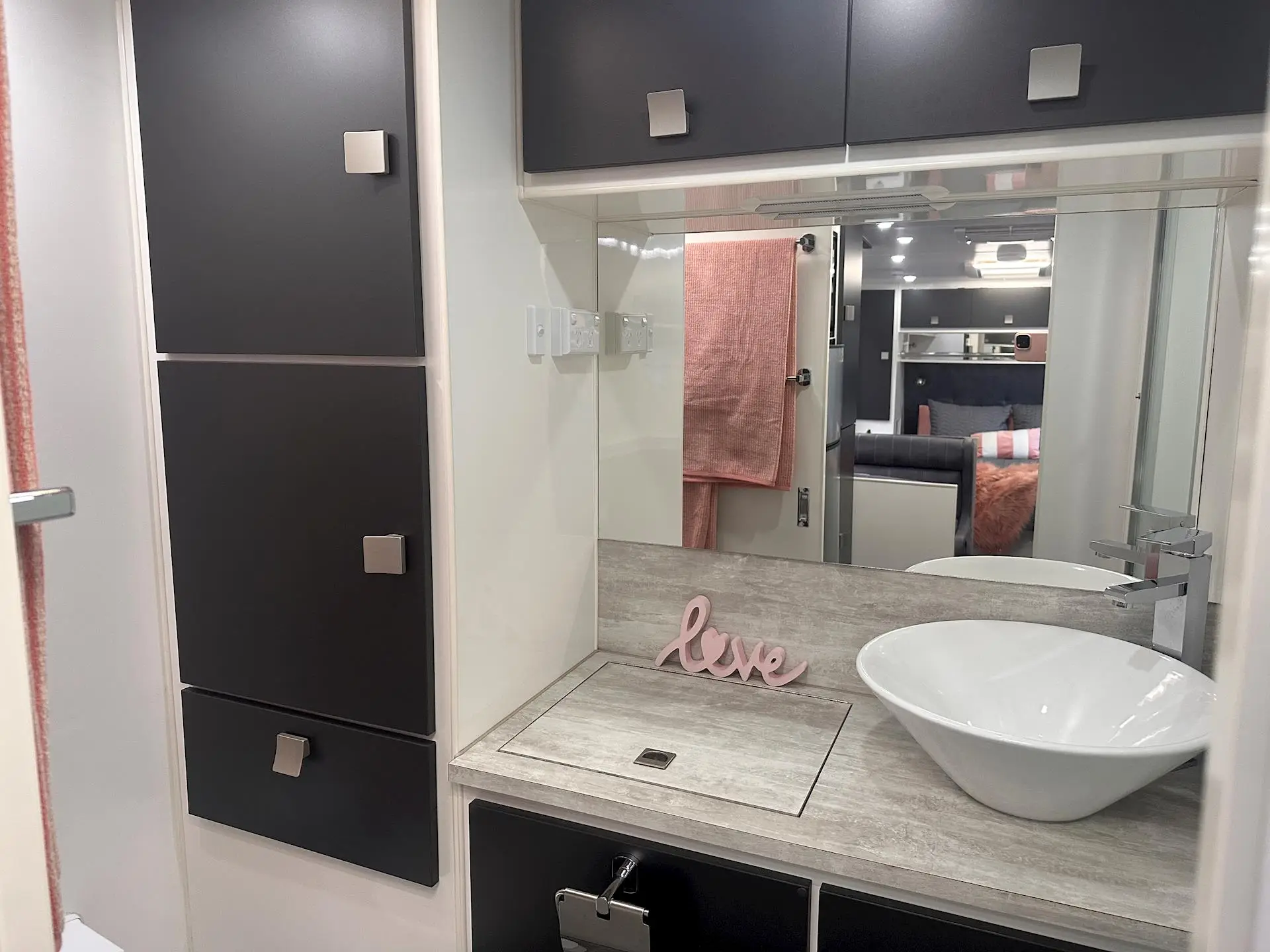 USED 2020 ESSENTIAL CARAVANS GRANT CRUISER V6