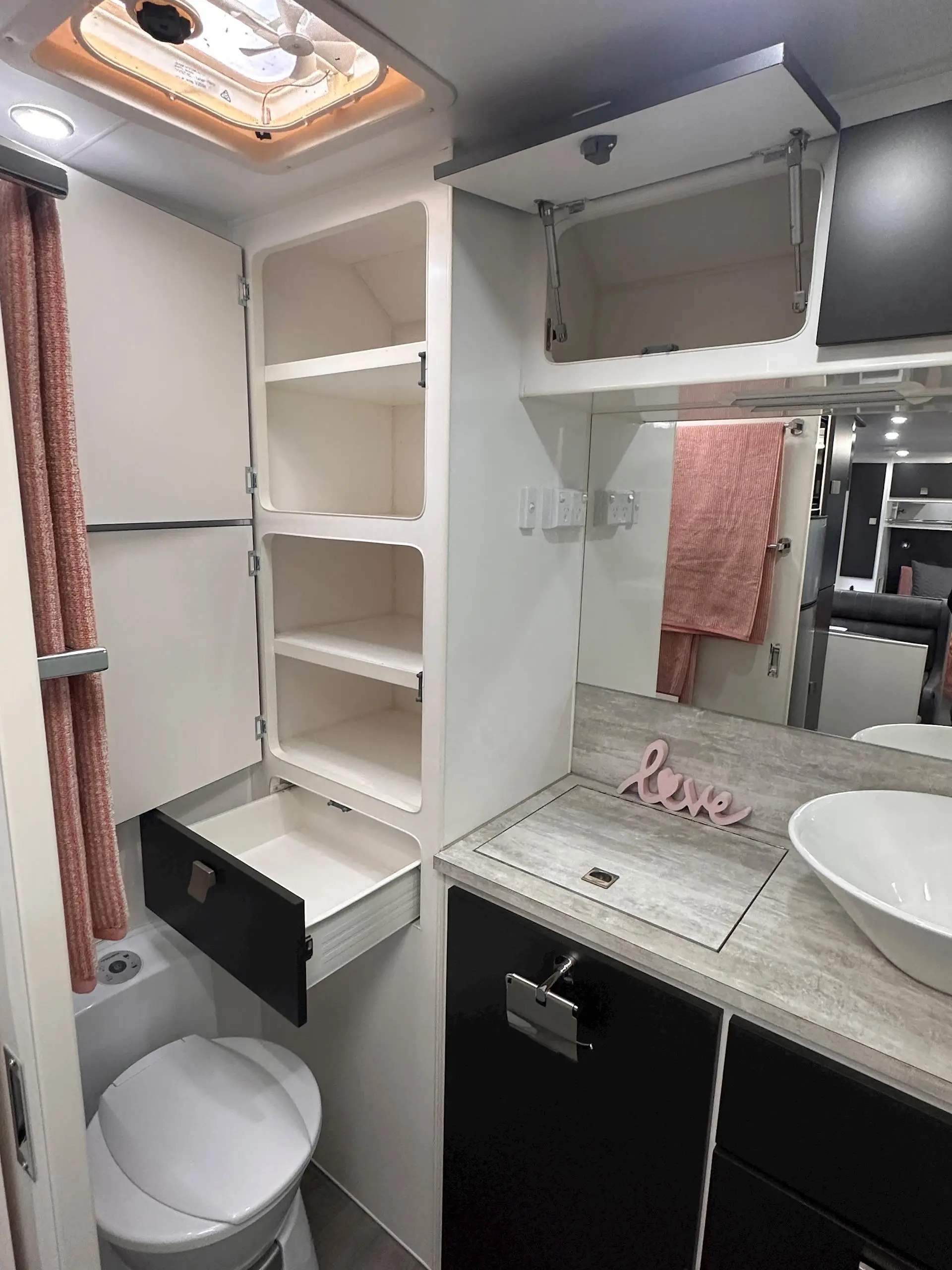 USED 2020 ESSENTIAL CARAVANS GRANT CRUISER V6