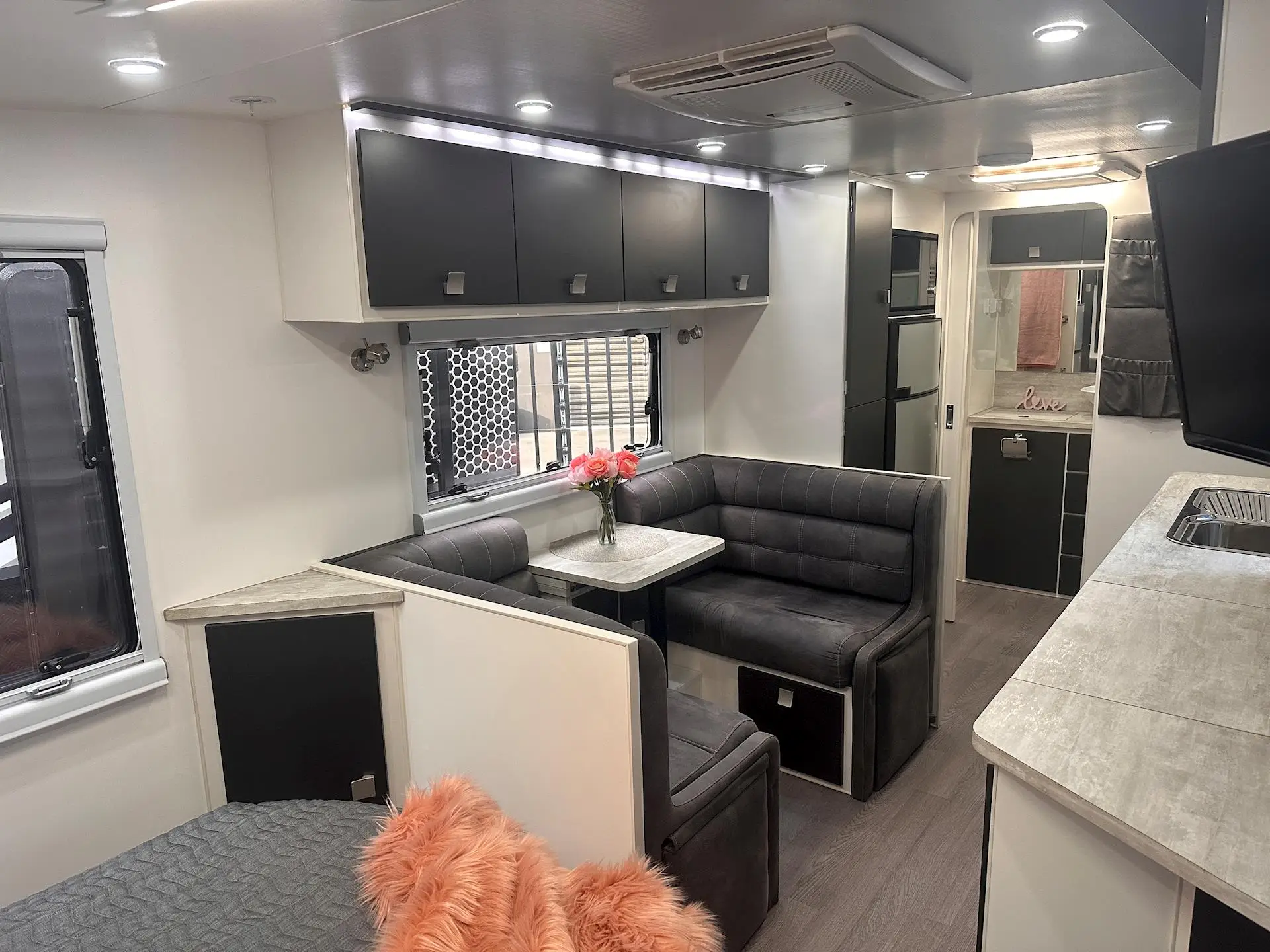 USED 2020 ESSENTIAL CARAVANS GRANT CRUISER V6