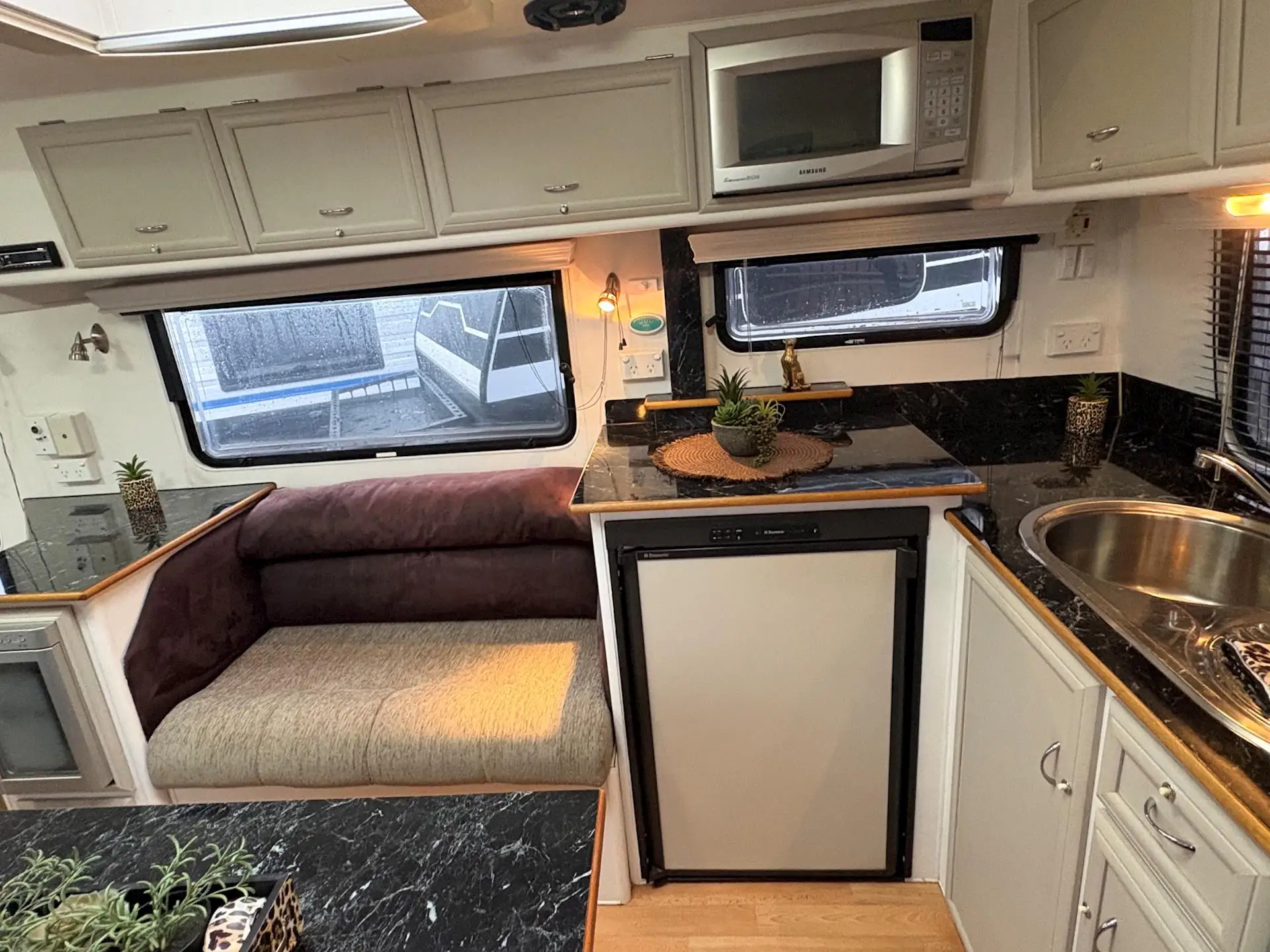USED 2007 PARAMOUNT CLASSIC