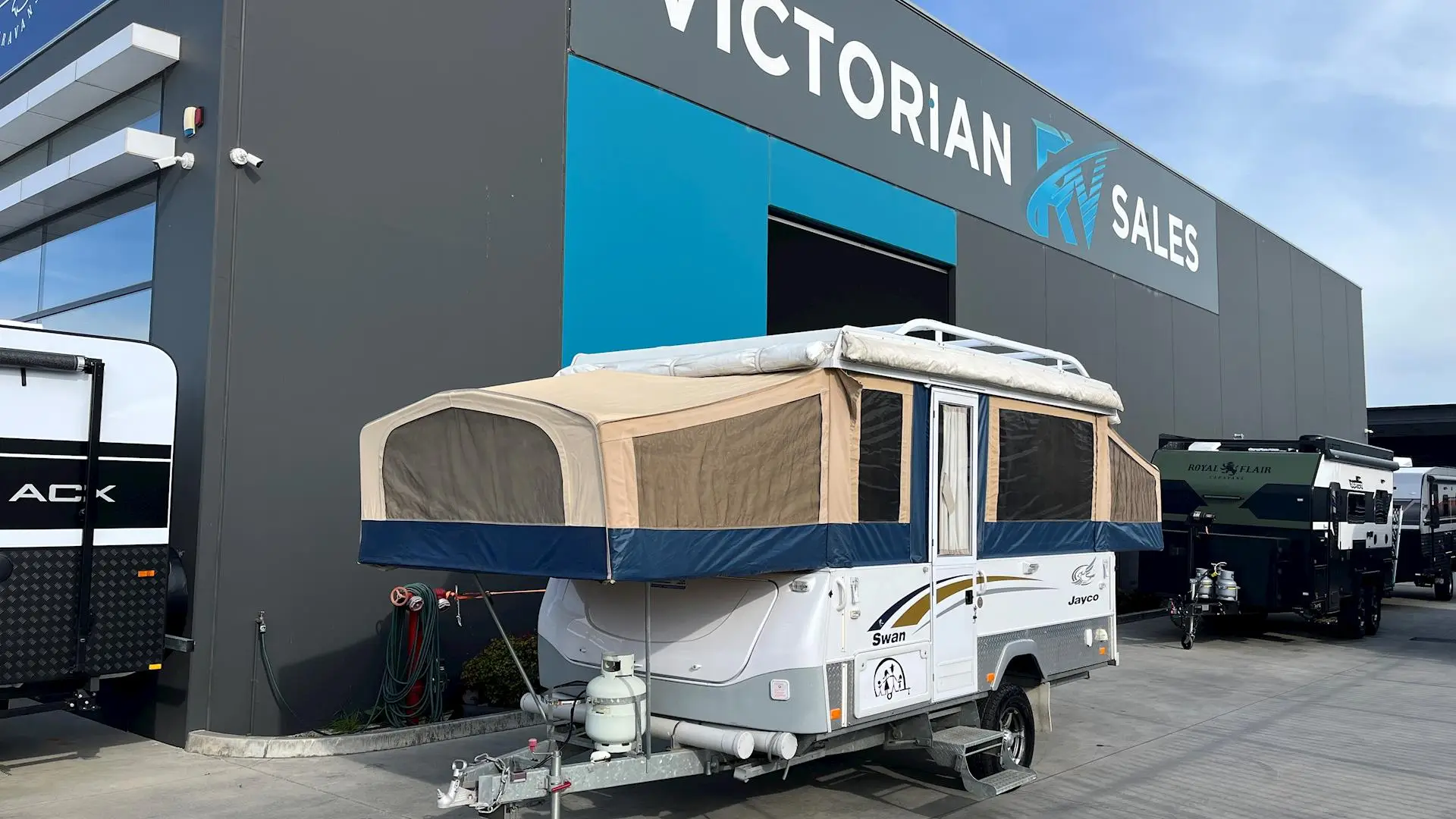 USED 2010 JAYCO swan outback