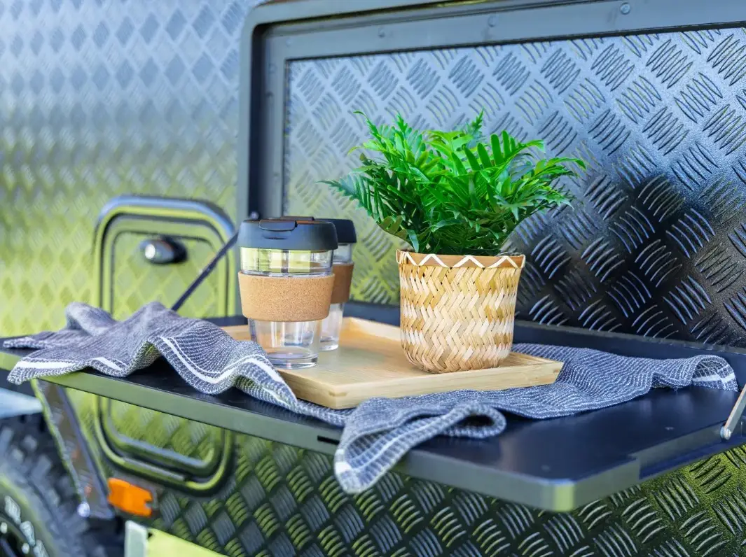 AC18F (18ft Family Van)