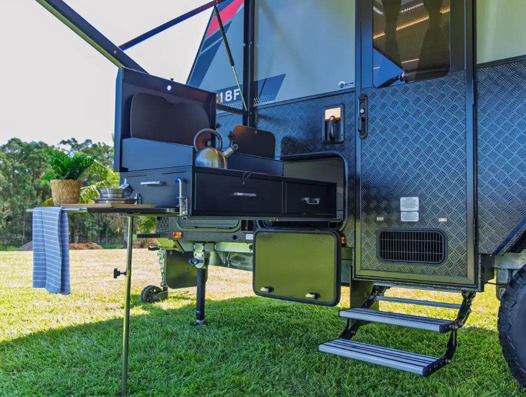 AC18F (18ft Family Van)