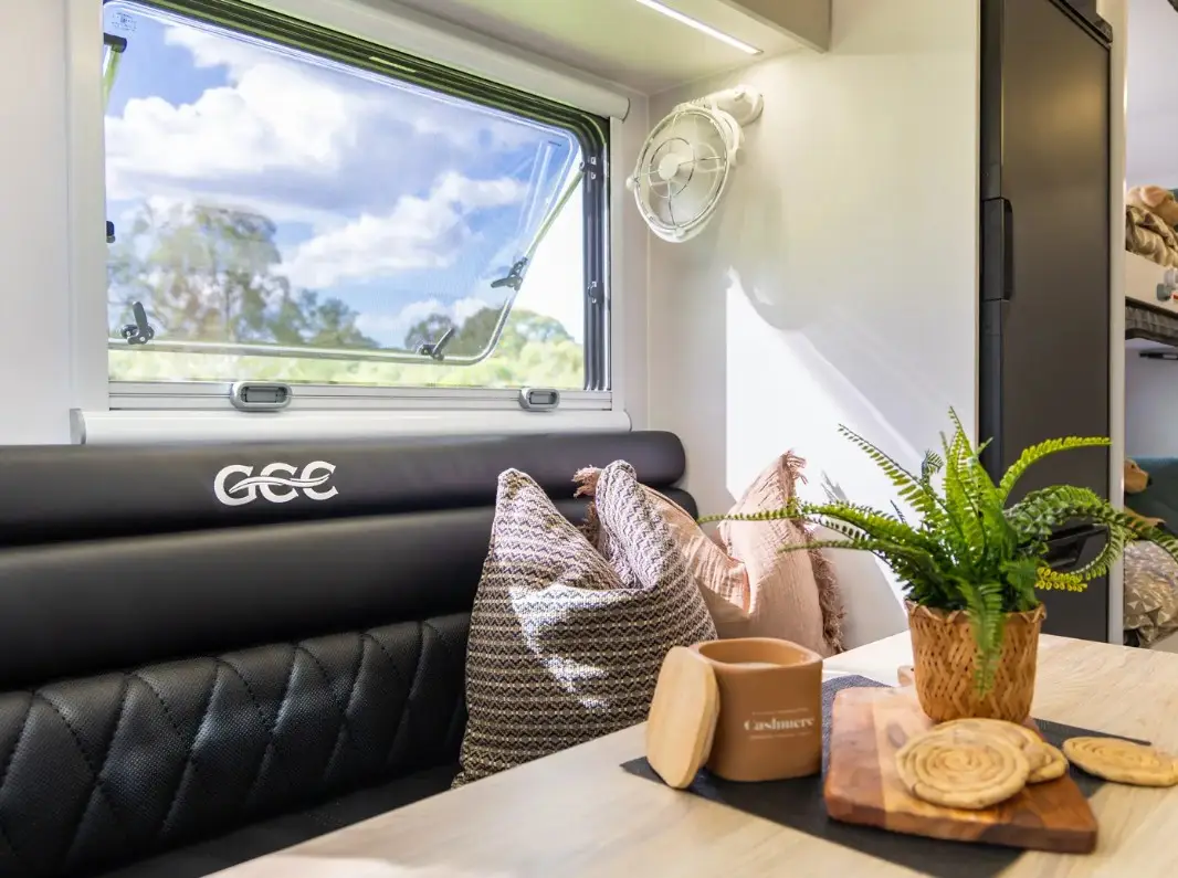 AC18F (18ft Family Van)