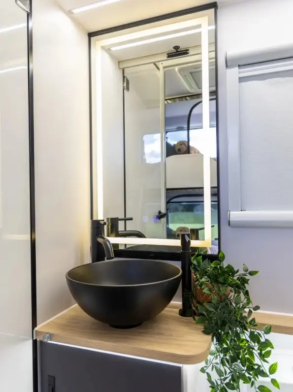 AC18F (18ft Family Van)