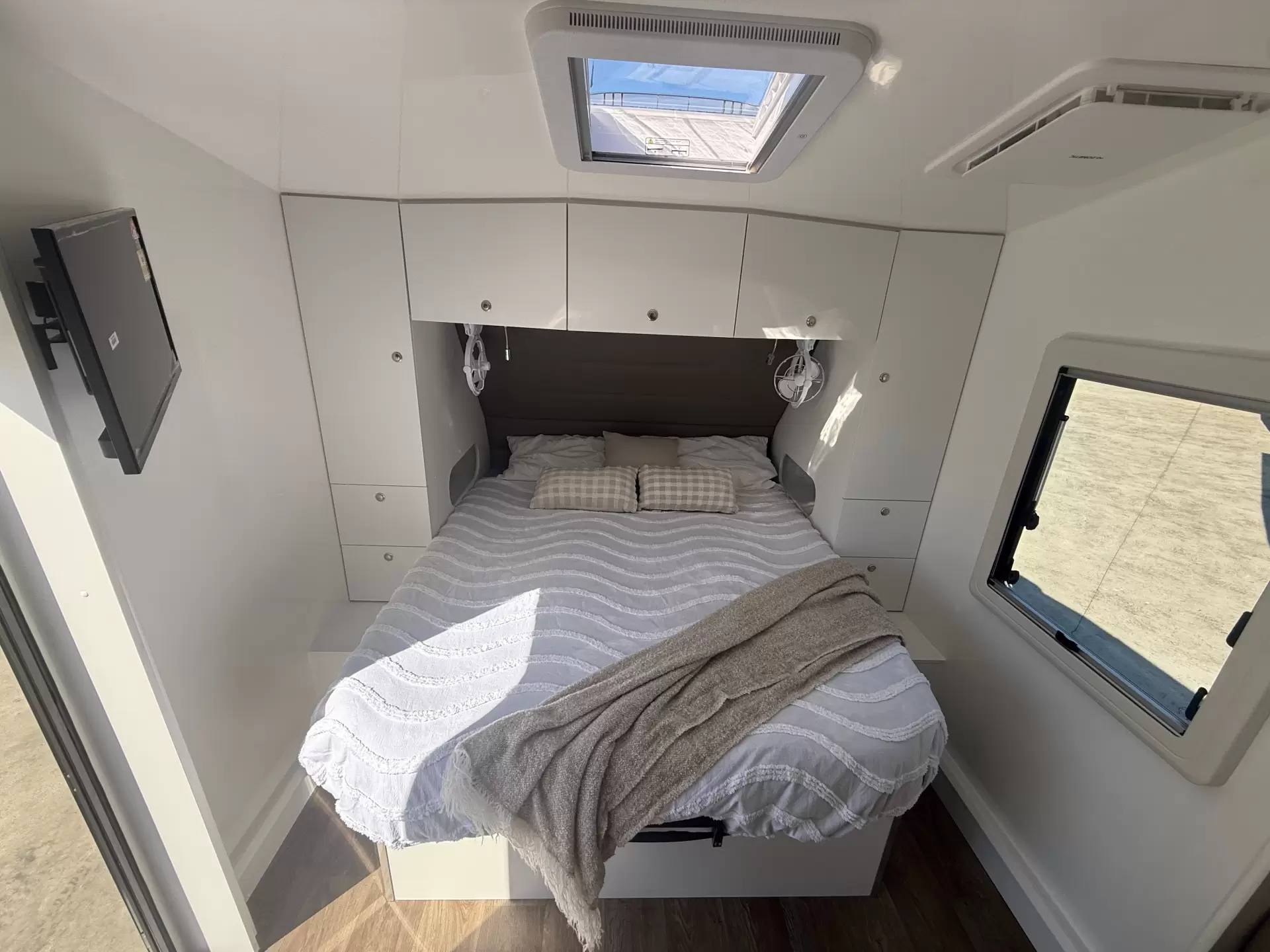 21 Series Family SuperX Caravan