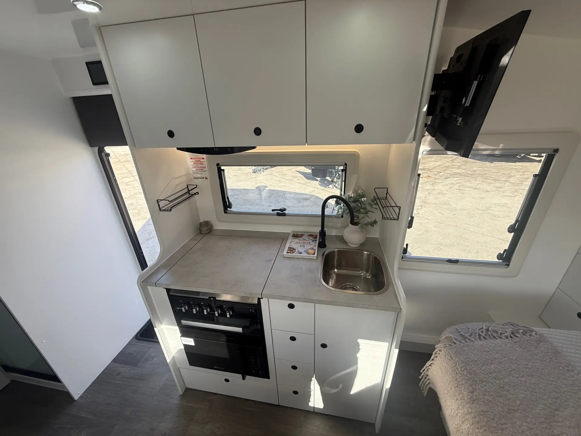 15 Series SuperX Caravan