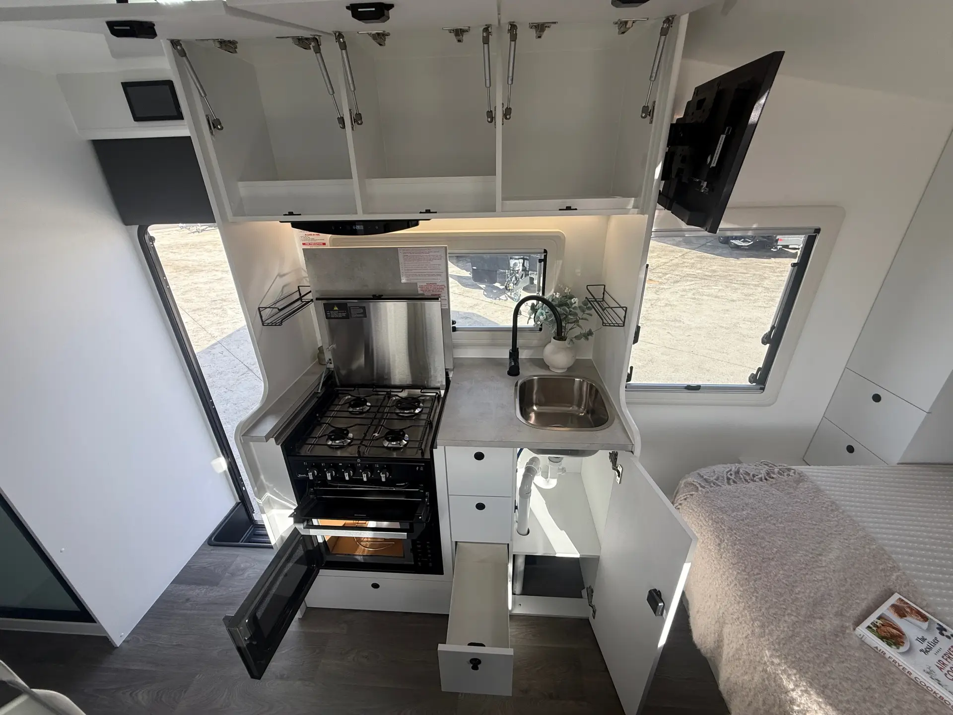 15 Series SuperX Caravan