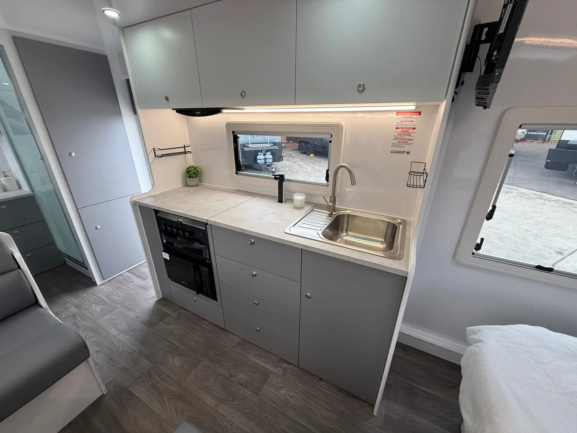 19 Series SuperX Caravan Image