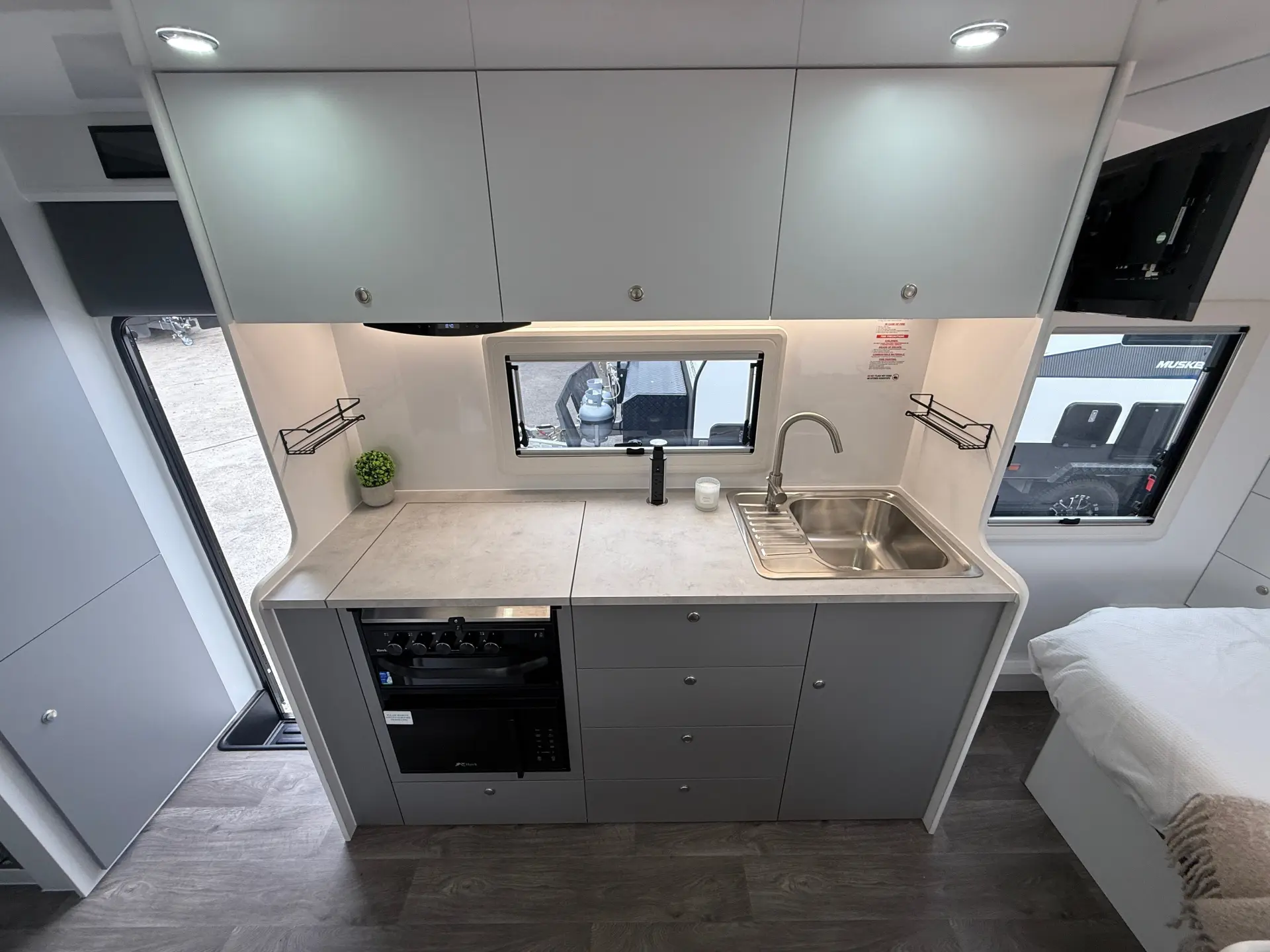 19 Series SuperX Caravan Image