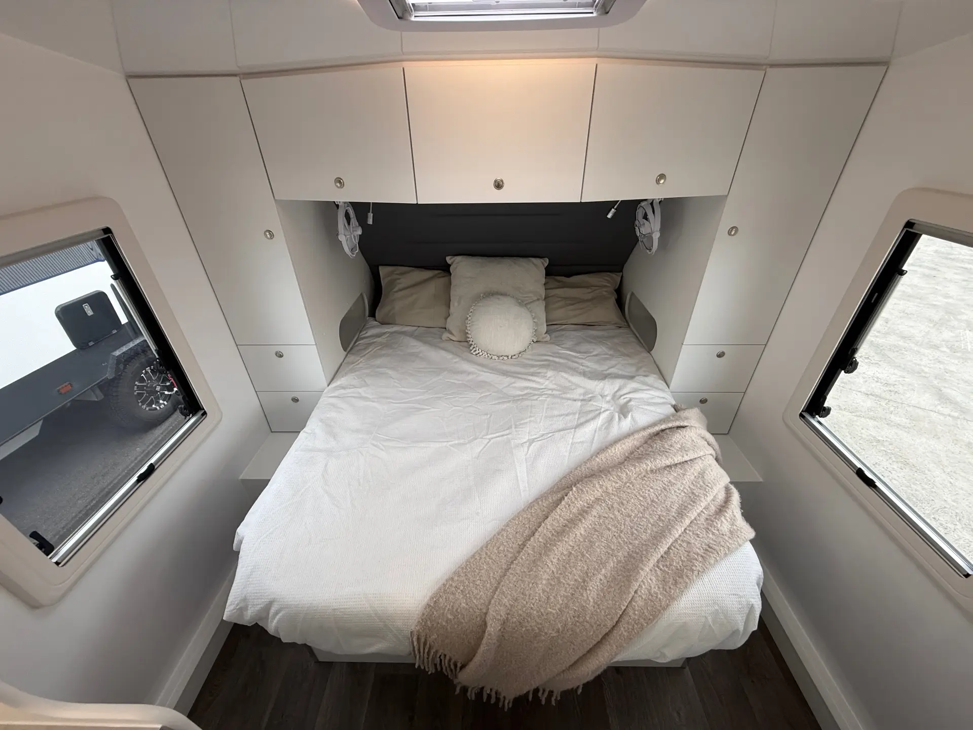 19 Series SuperX Caravan Image