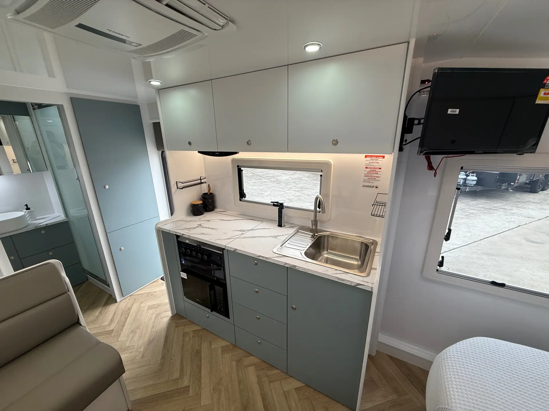 18 Series SuperX Caravan Image