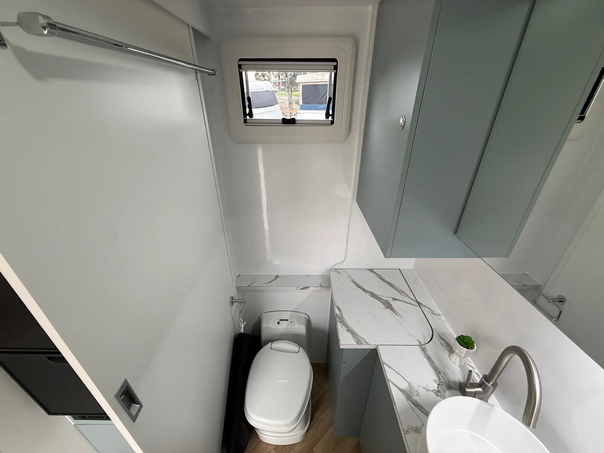 18 Series SuperX Caravan Image