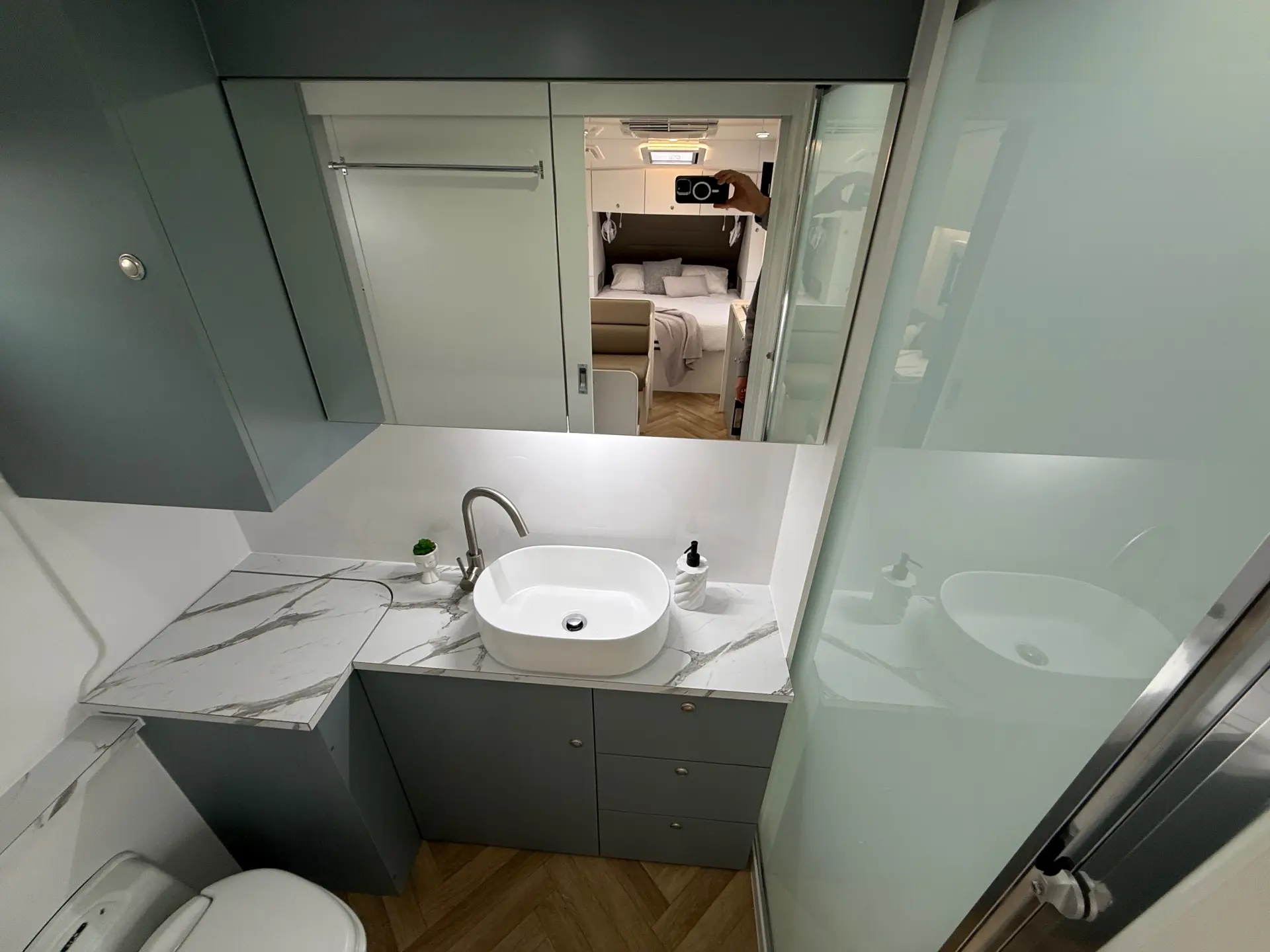 18 Series SuperX Caravan Image