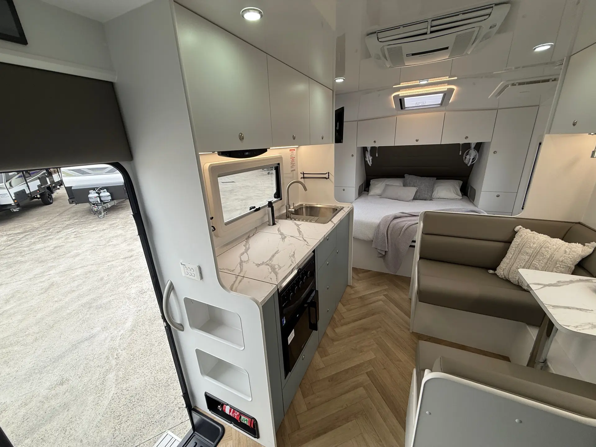 18 Series SuperX Caravan Image