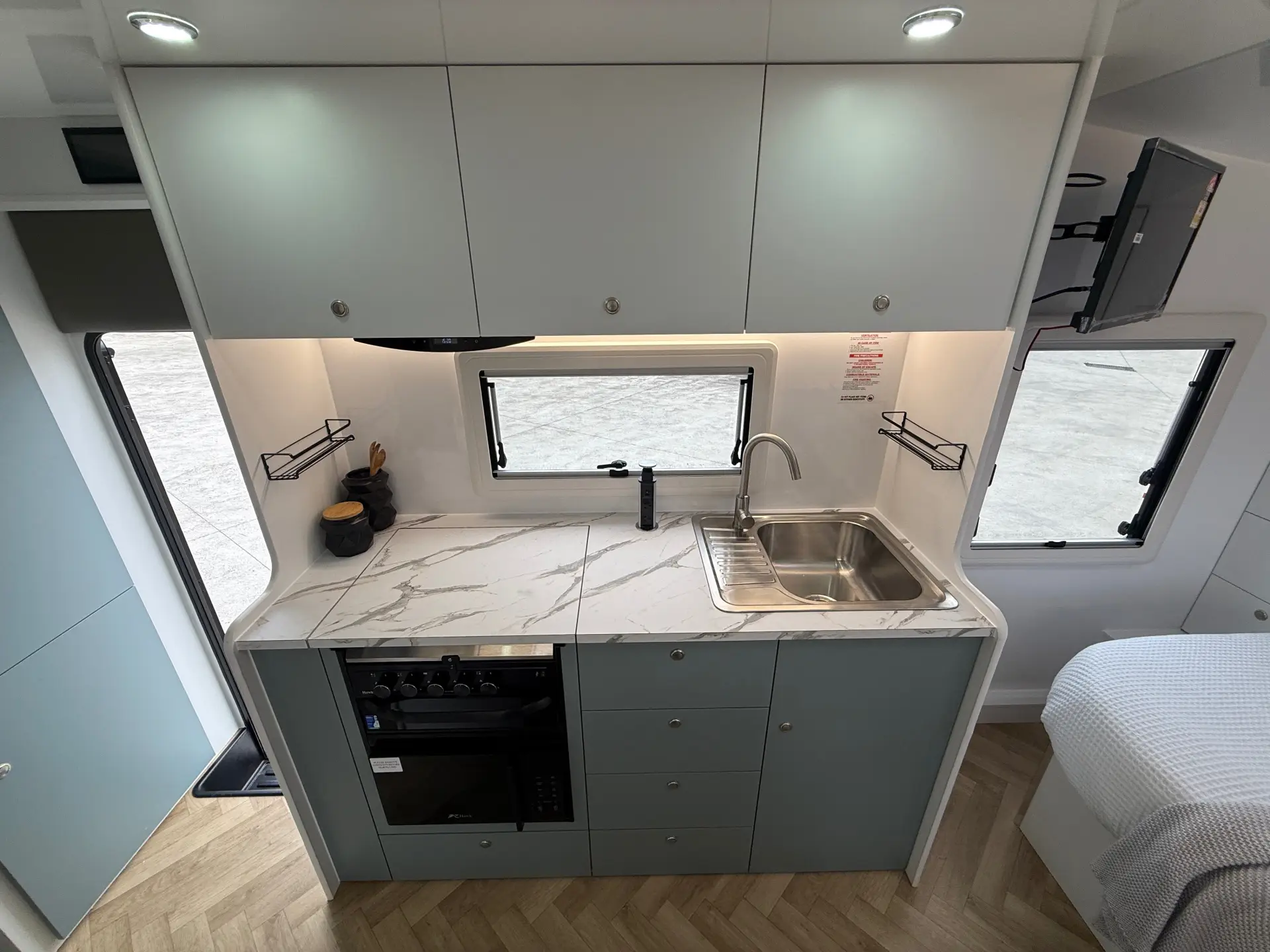 18 Series SuperX Caravan Image
