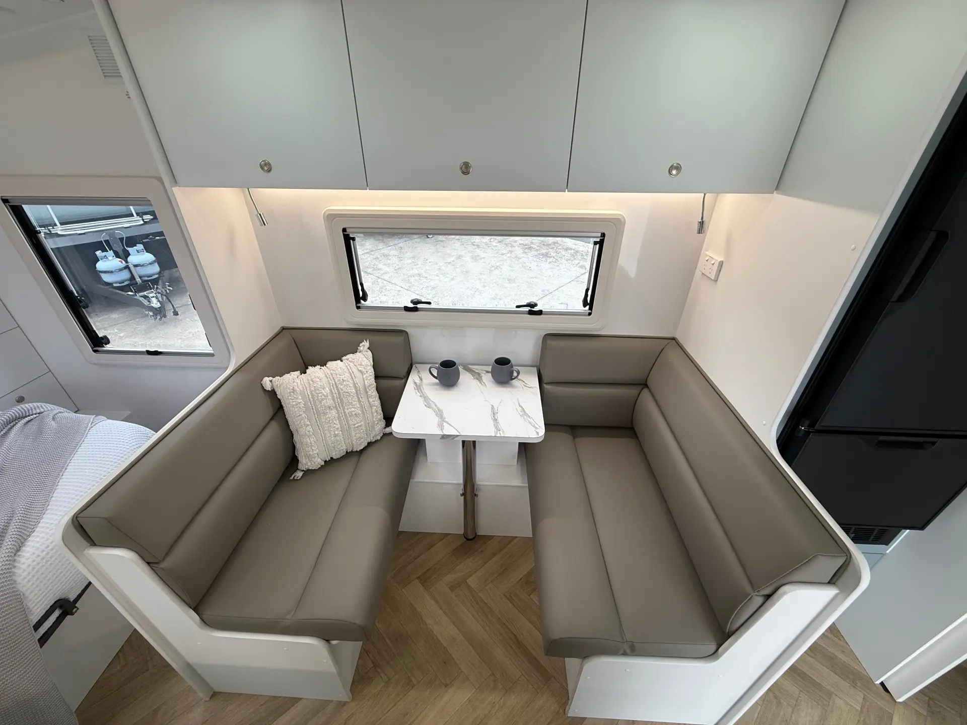 18 Series SuperX Caravan Image