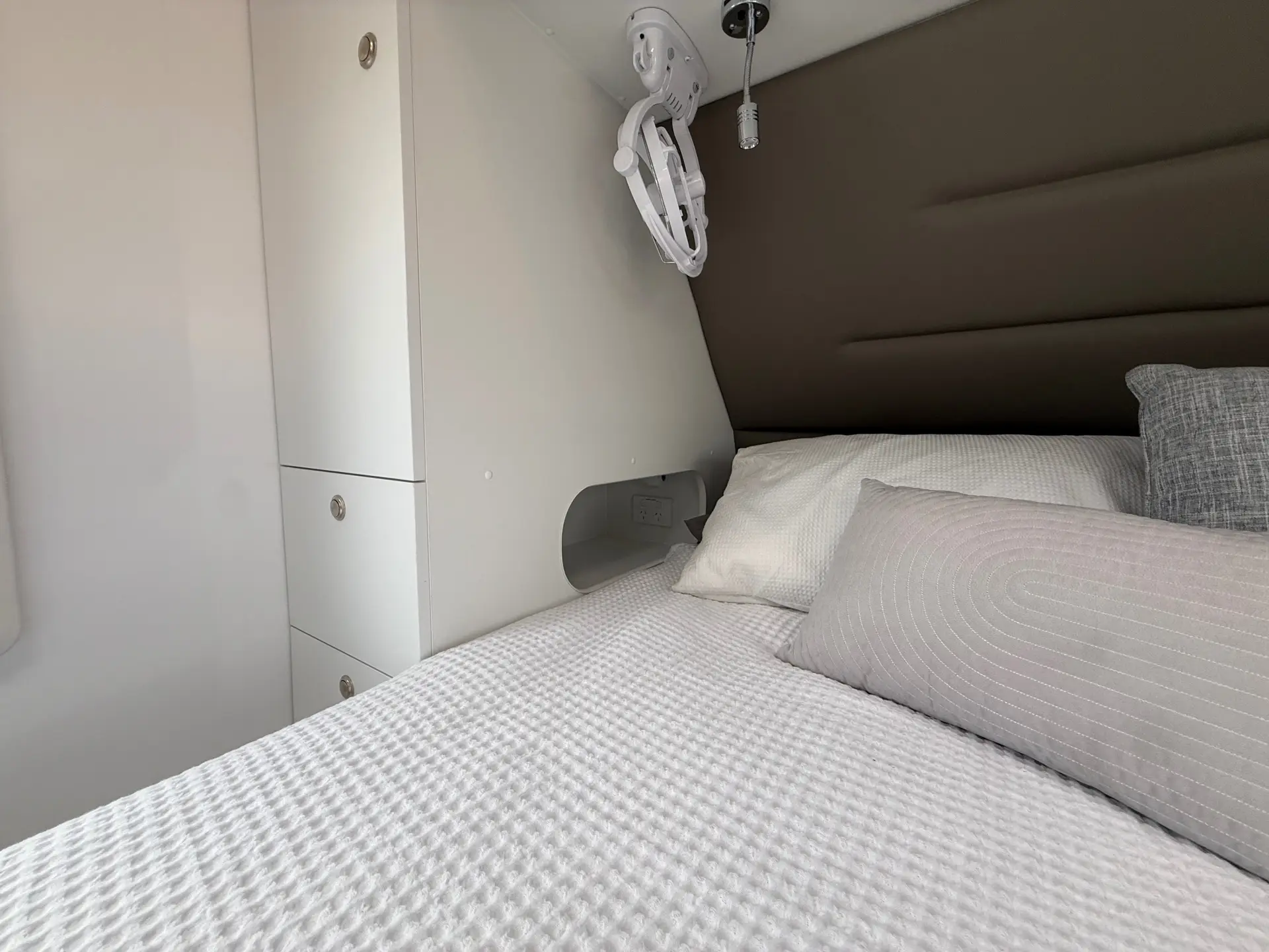 18 Series SuperX Caravan Image