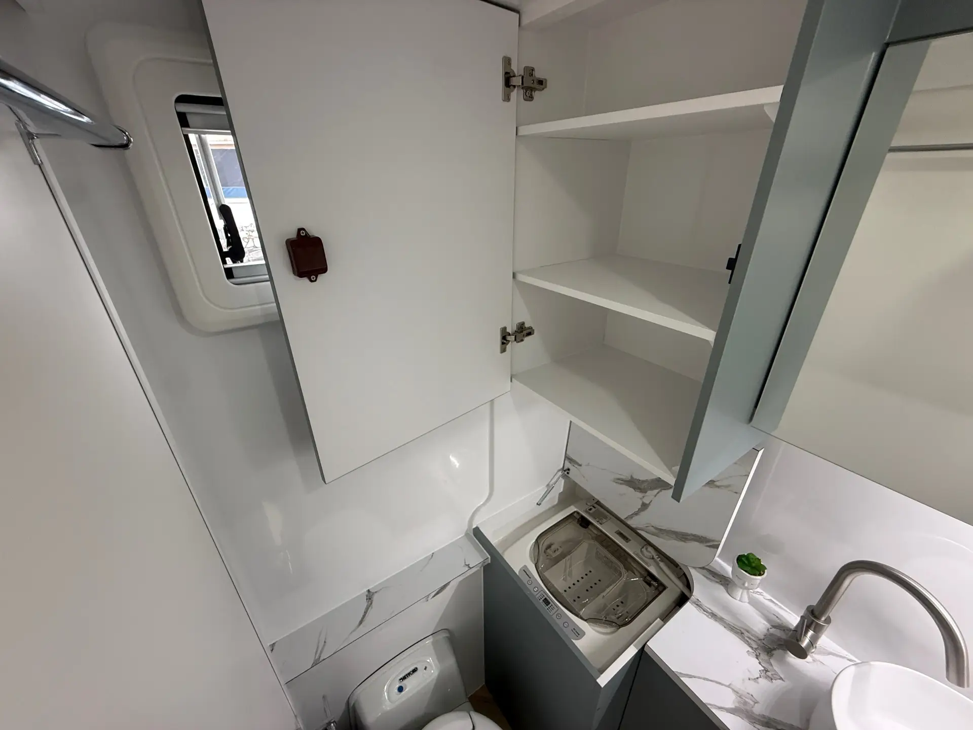 18 Series SuperX Caravan Image
