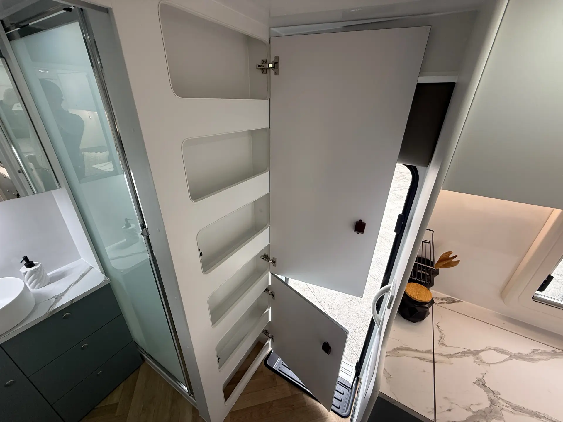 18 Series SuperX Caravan Image