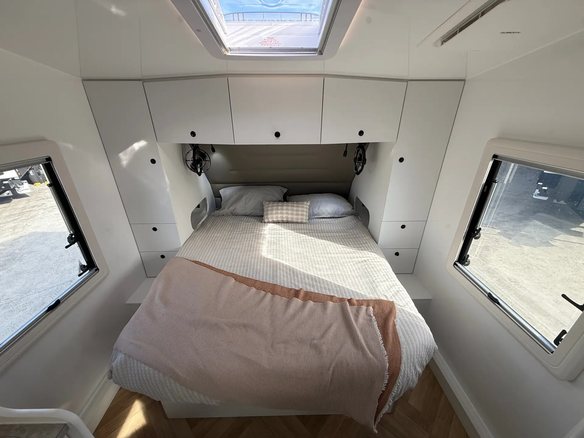 20 Series SuperX Caravan Image