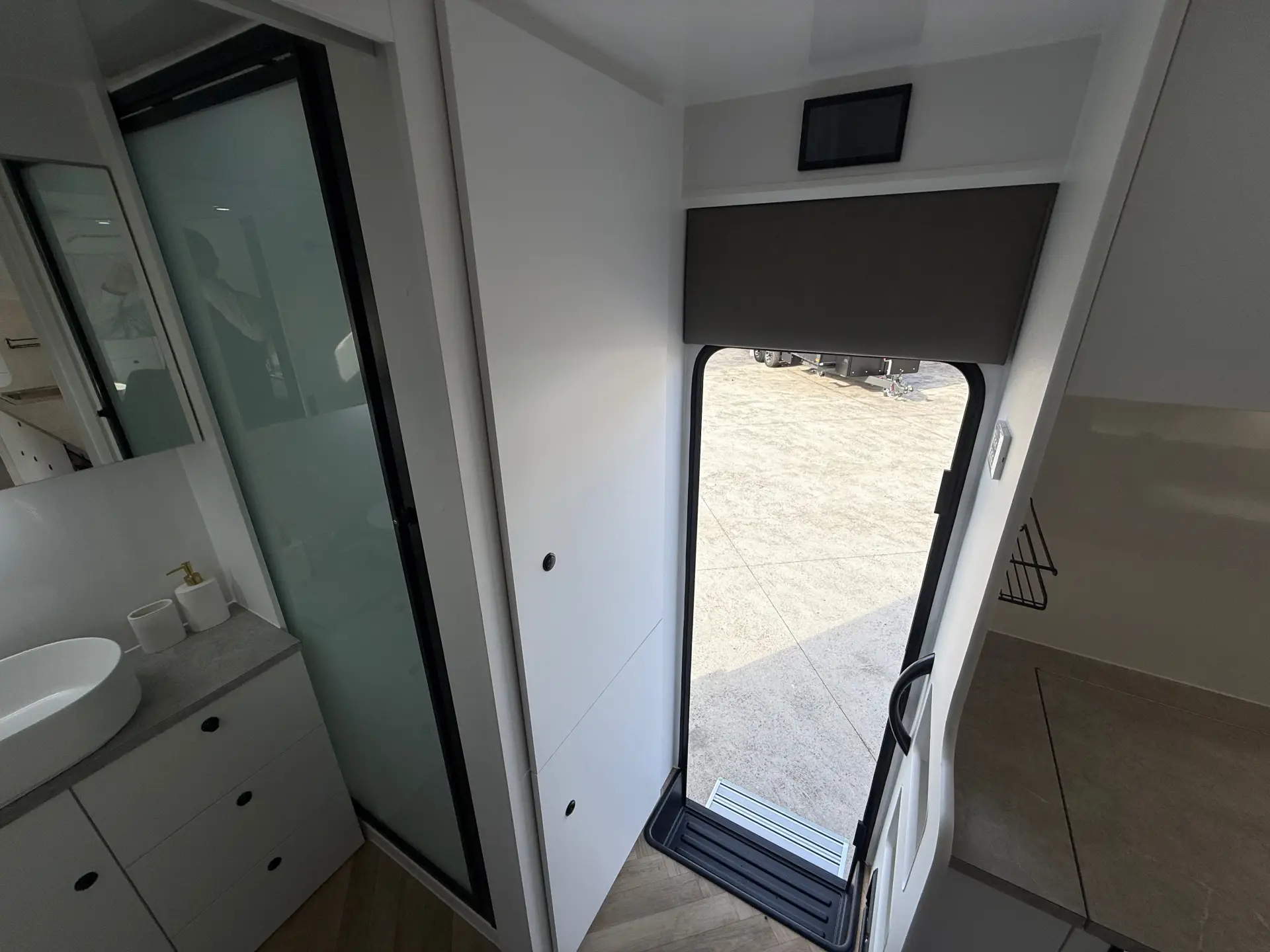 20 Series SuperX Caravan Image