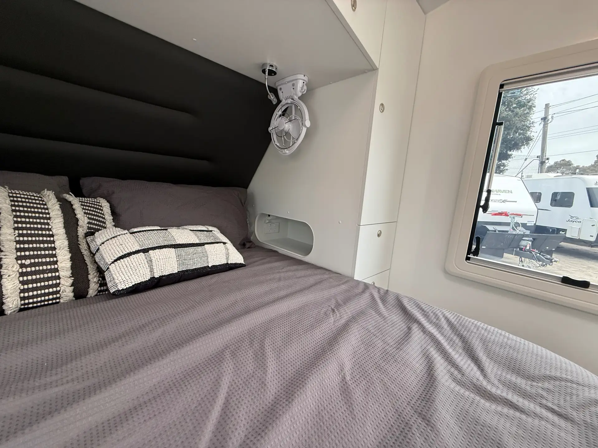 15 Series SuperX Caravan Image