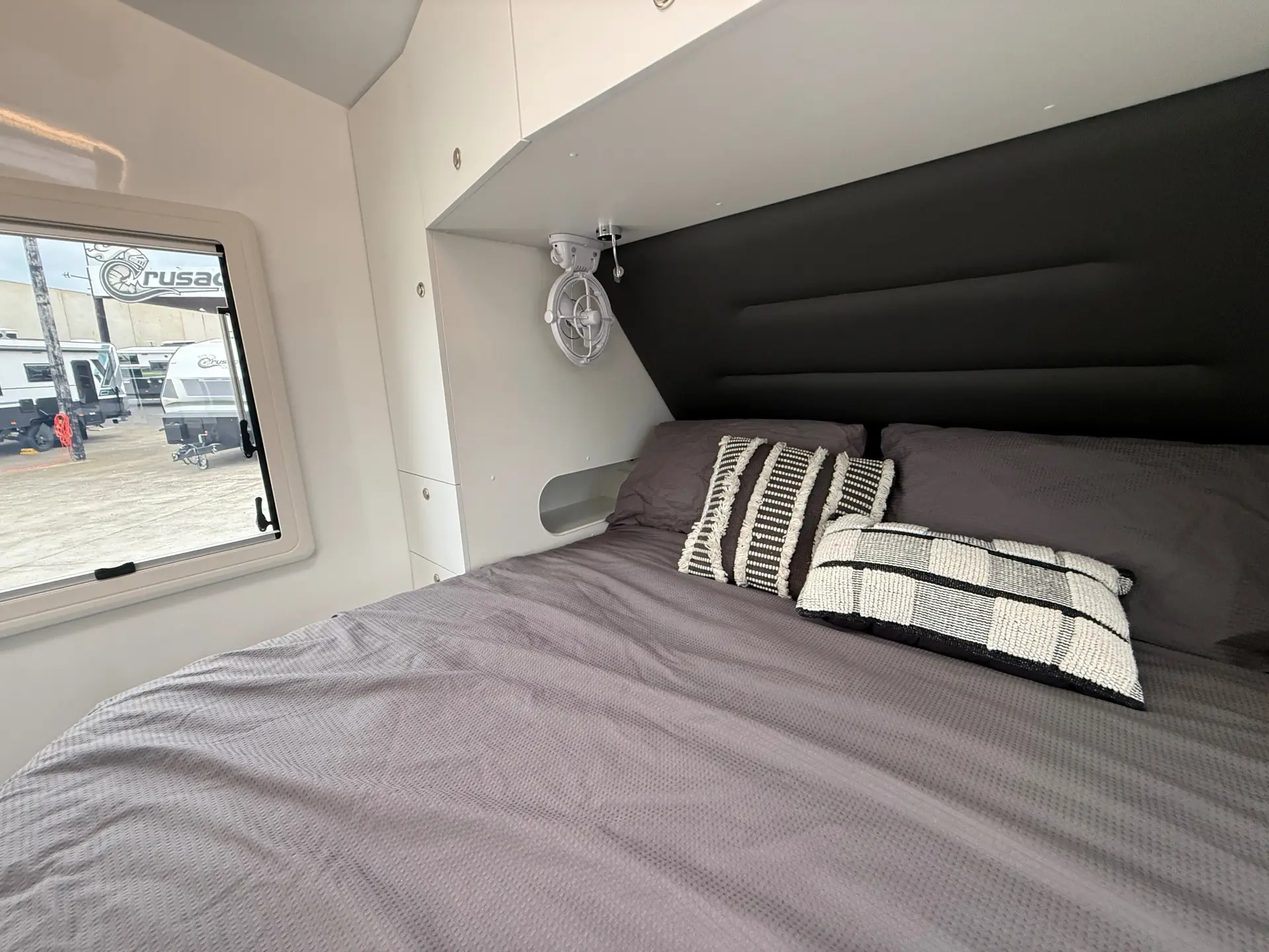 15 Series SuperX Caravan Image