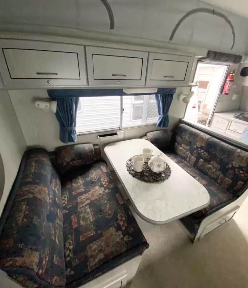 USED 1999 REGENT 16' PARKLANE