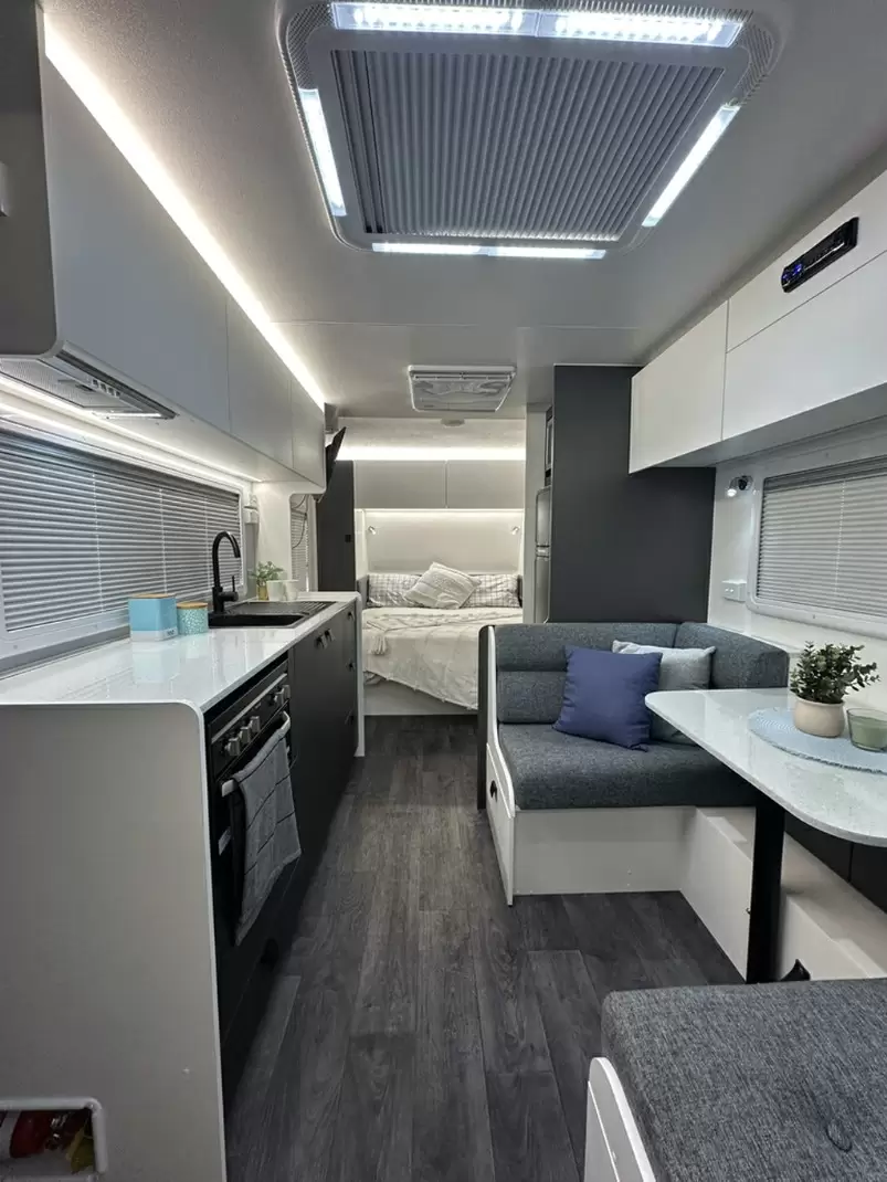 USED 2024 NEW AGE 20' SOUTHERN CROSS SIGNATURE