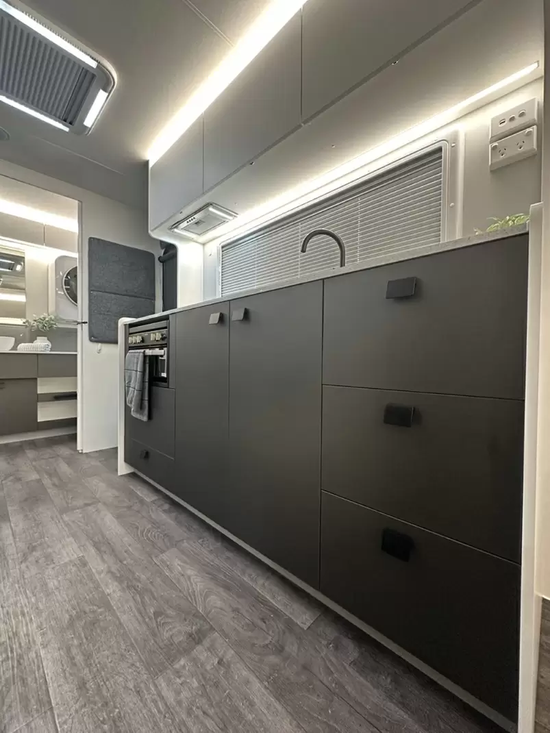 USED 2024 NEW AGE 20' SOUTHERN CROSS SIGNATURE