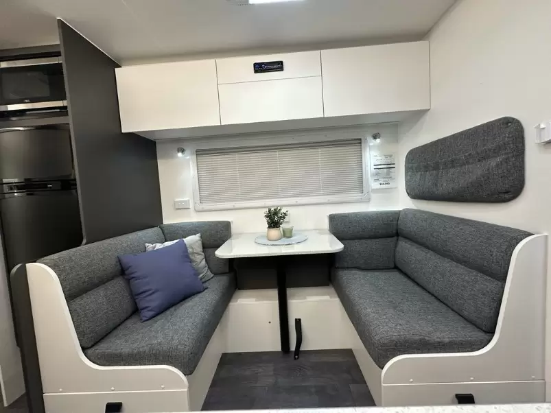 USED 2024 NEW AGE 20' SOUTHERN CROSS SIGNATURE