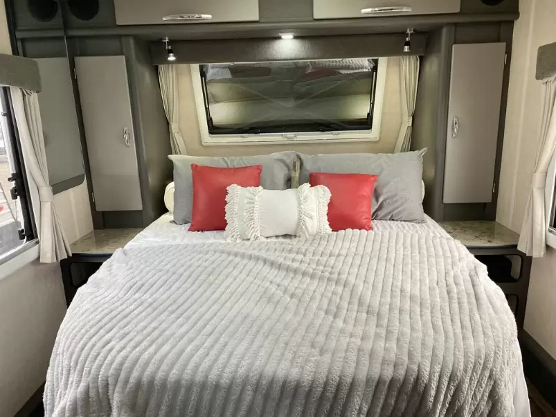 USED 2016 JURGENS TRAVADO 23ft
