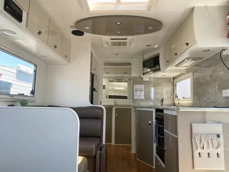 USED 2015 OPTION RV 22' DISTINCTION