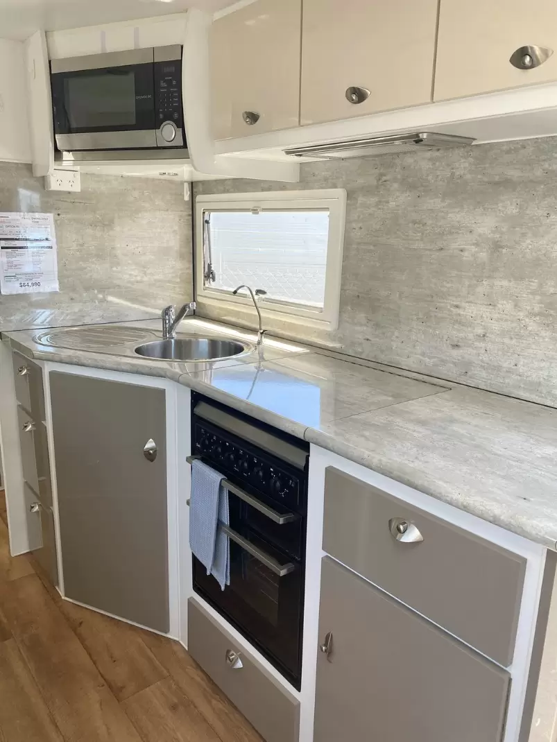 USED 2015 OPTION RV 22' DISTINCTION