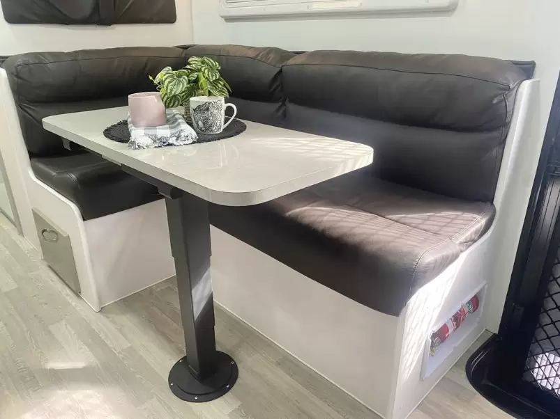 USED 2019 NOVA FAMILY ESCAPE