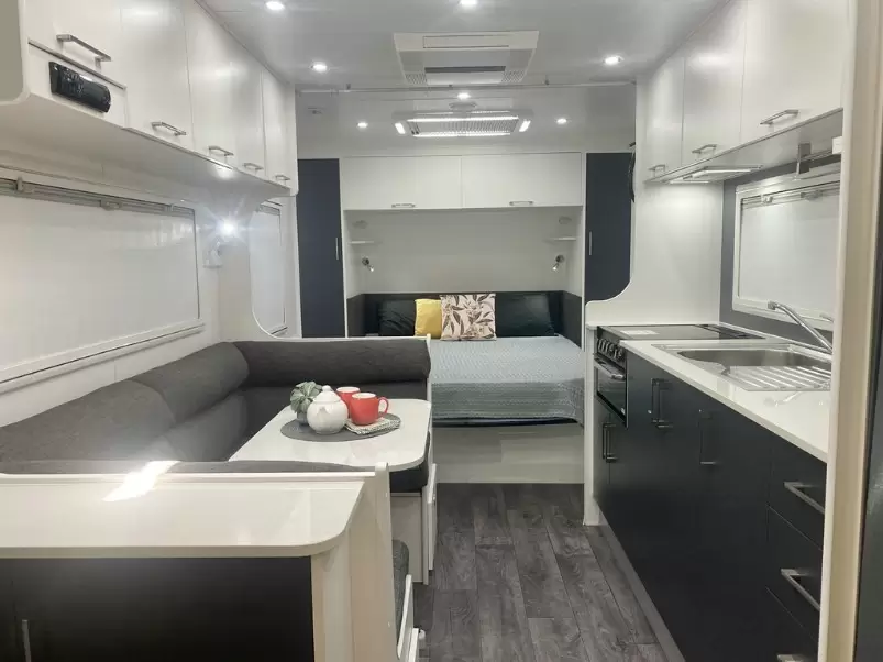USED 2019 NEW AGE MANTA RAY 19E