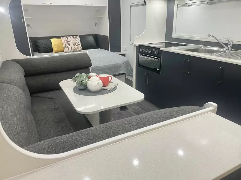 USED 2019 NEW AGE MANTA RAY 19E