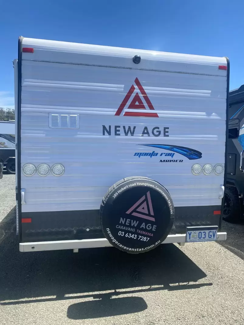 USED 2019 NEW AGE MANTA RAY 19E