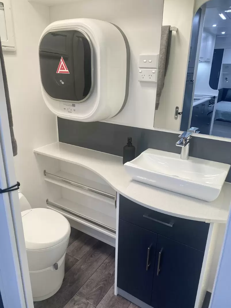 USED 2019 NEW AGE MANTA RAY 19E