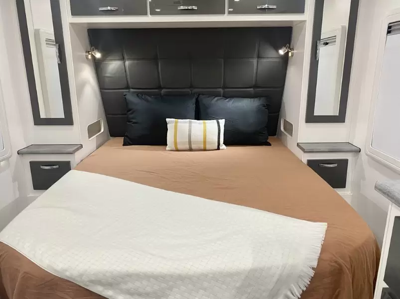 USED 2019 CONDOR 21' ULTIMATE FAMILY