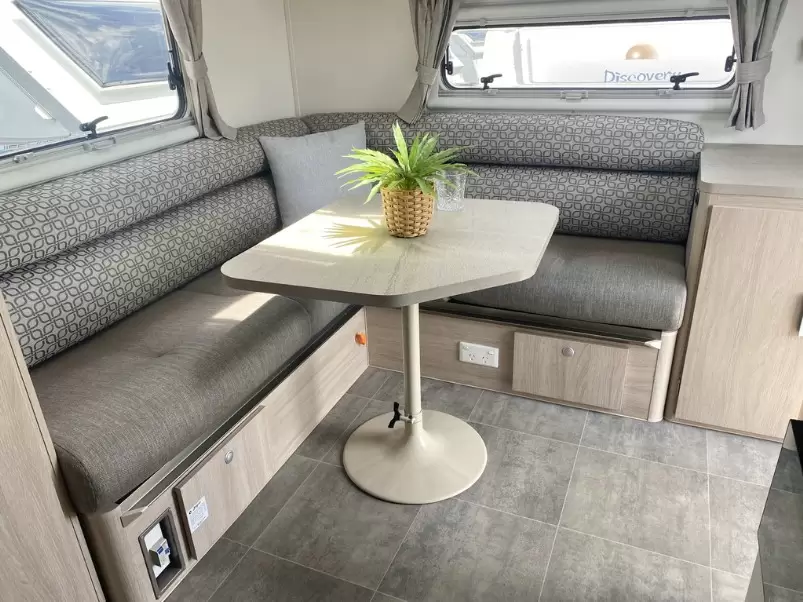 USED 2018 JAYCO 15.6' JOURNEY