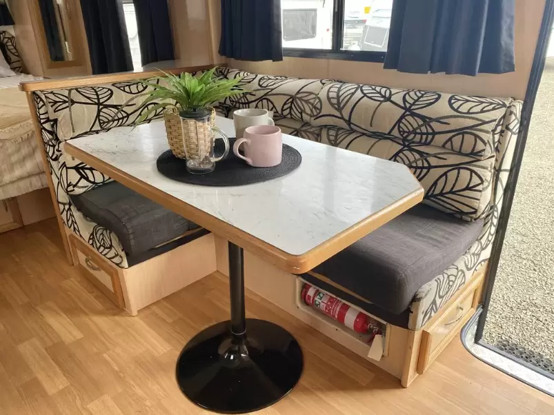 USED 2017 IMPERIAL PALACE