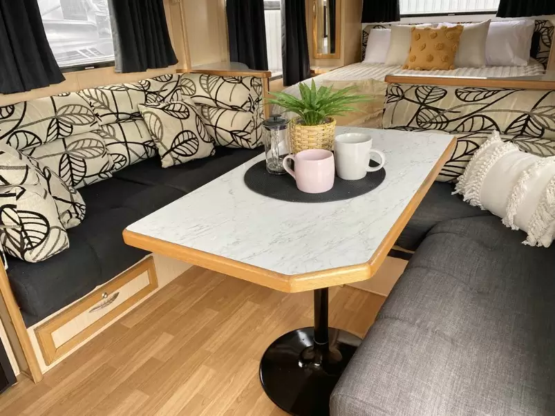 USED 2017 IMPERIAL PALACE