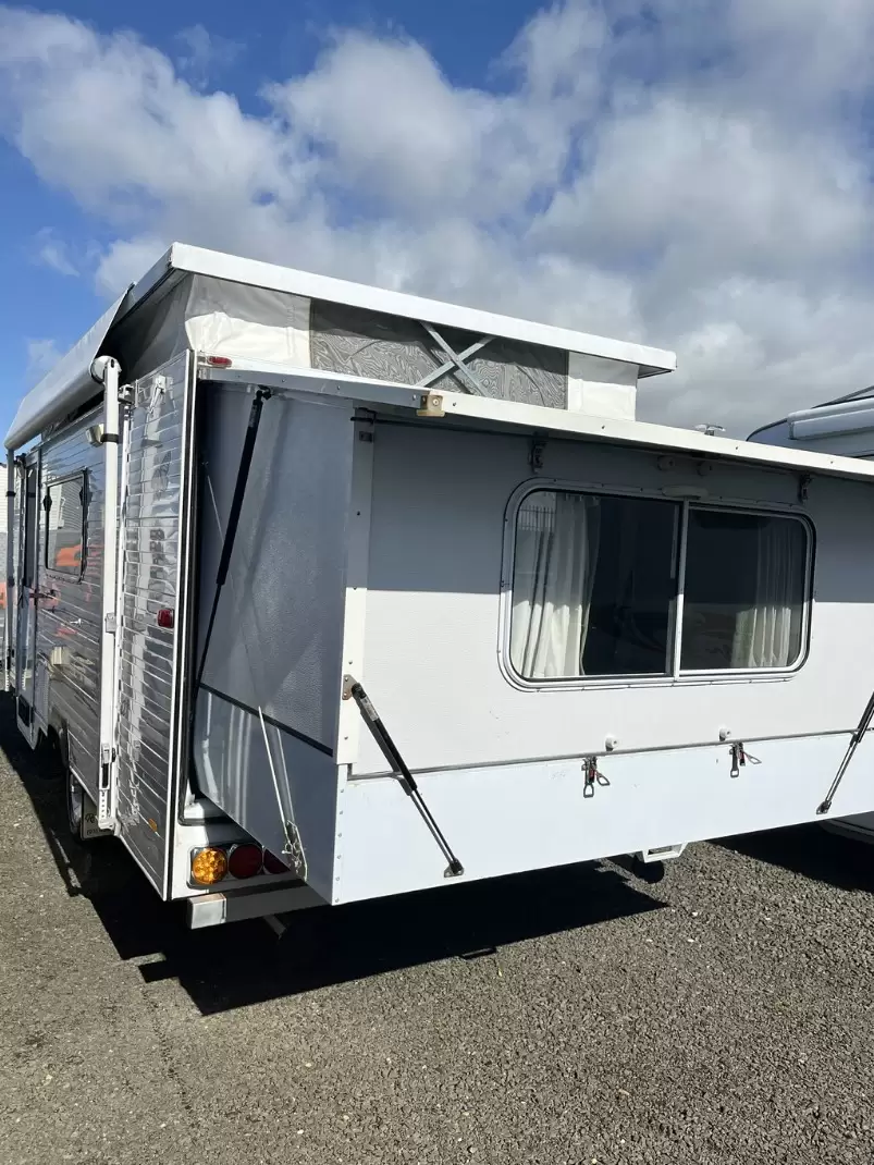 USED 2006 ROADSTAR 16' RETREAT