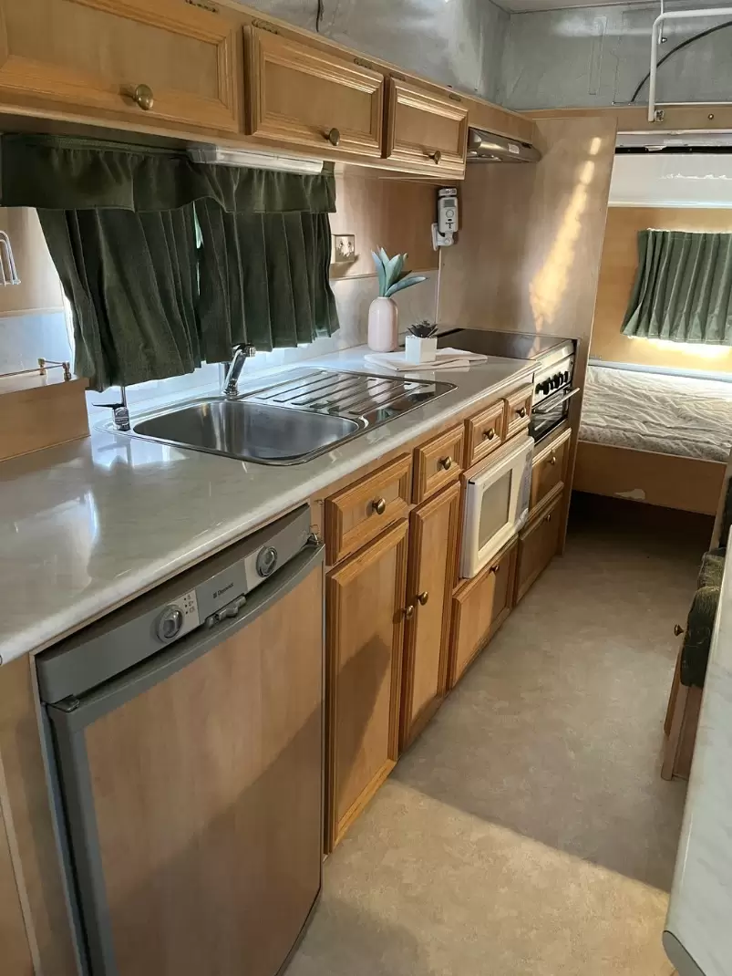 USED 2006 ROADSTAR 16' RETREAT